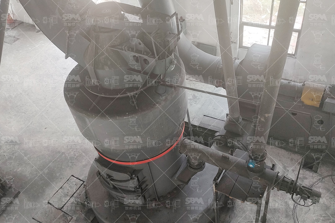 Graphite powder grinding process flow diagram showing primary crushing, intermediate grinding, and fine grinding stages