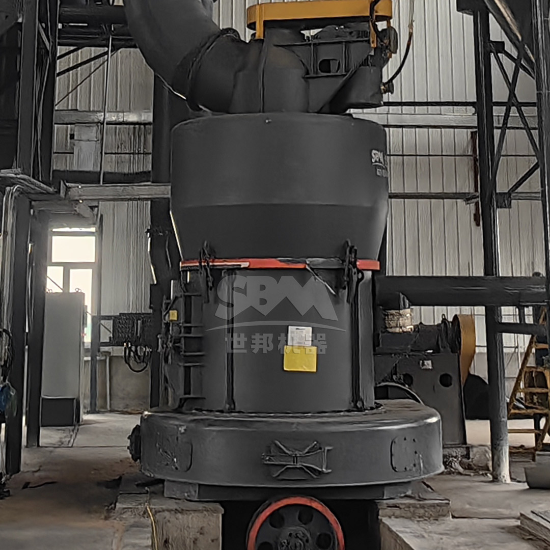Cross-section diagram of the SCM Series Ultrafine Mill showing the three-layer grinding ring, rollers, and vertical turbine classifier for precision kaolin processing.
